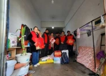 情暖寒冬 爱满家园 爱心协会慰问16户家庭 传递冬日温情