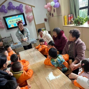 西堡社区儿童托育成长中心开展 “毛毛虫的美食派对” 小班食育体验课